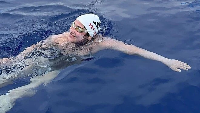 Aysu Türkoğlu, 60 Kilometrelik Kaiwi Kanalı’nı 21 Saatte Geçerek Tarihe Geçti