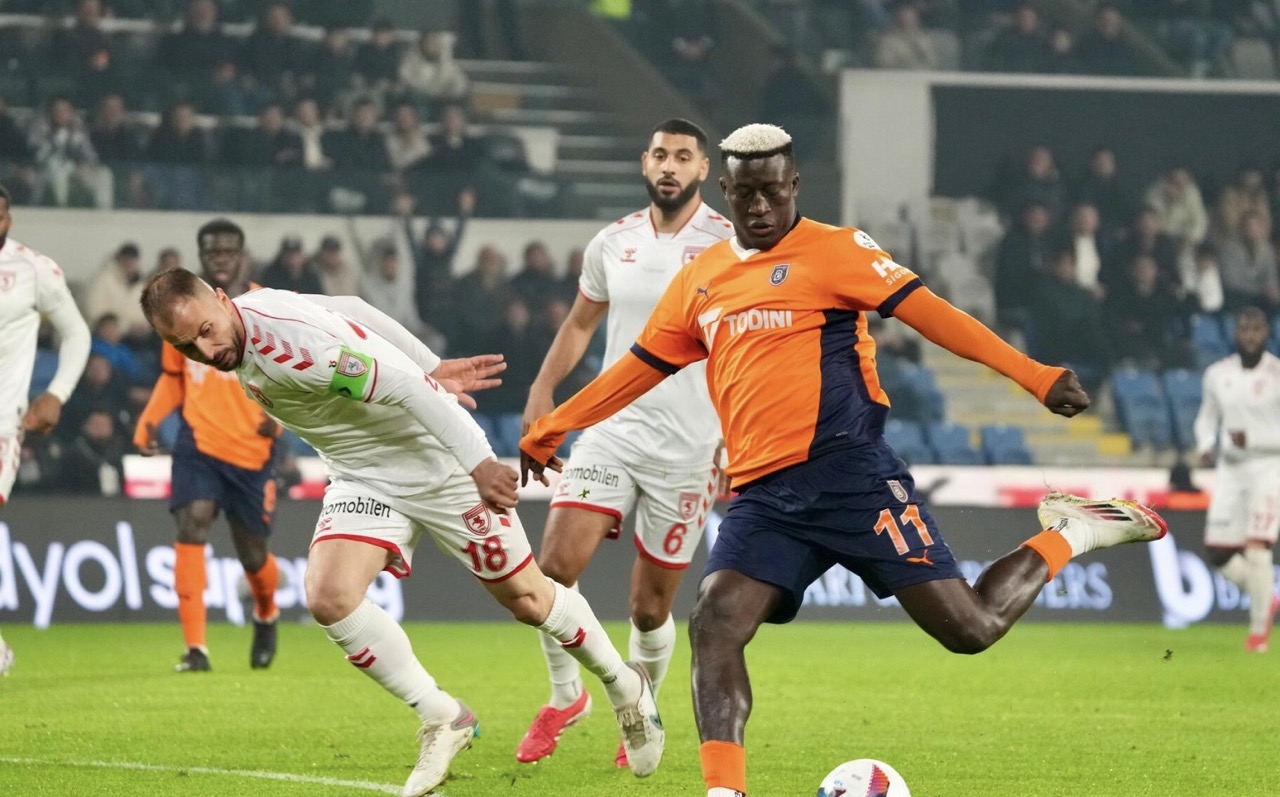 Başakşehir, Samsunspor'u 4-0 Mağlup Ederek Farklı Galibiyet Aldı