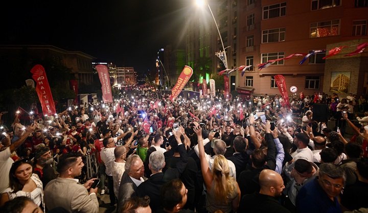 Beyoğlu'nda Gözaltı Protestosu: “Bu Bir Kumpas!”