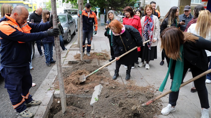 Çankaya’da Kadınlar ve Çocuklar İçin Fidan Dikildi