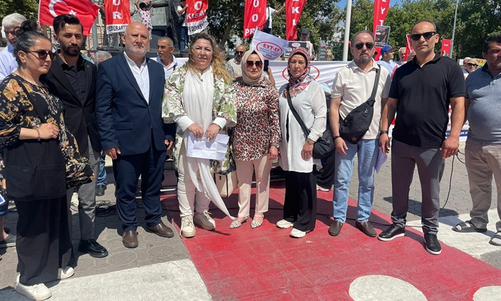 Emekliler Kadıköy'de Ayakta: 