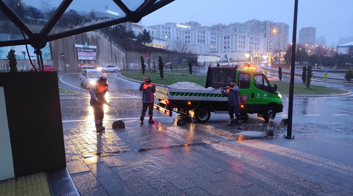 İBB Kar Alarmına Geçti, 11 Bini Aşkın Personel Sahada