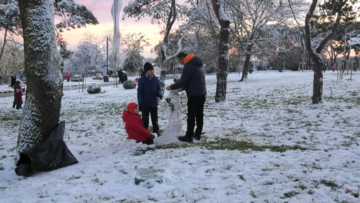 İstanbul’da Akşam Saatlerine Karla Karışık Yağmur