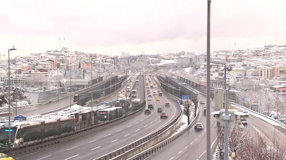 İstanbul'da Okullar Tatil Edildi Trafik Rahatladı