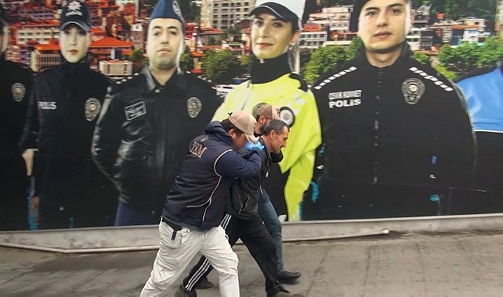 Konsolosluk Önünde Silah ve Kılıçla Eylem Yapan Şüpheli Tutuklandı