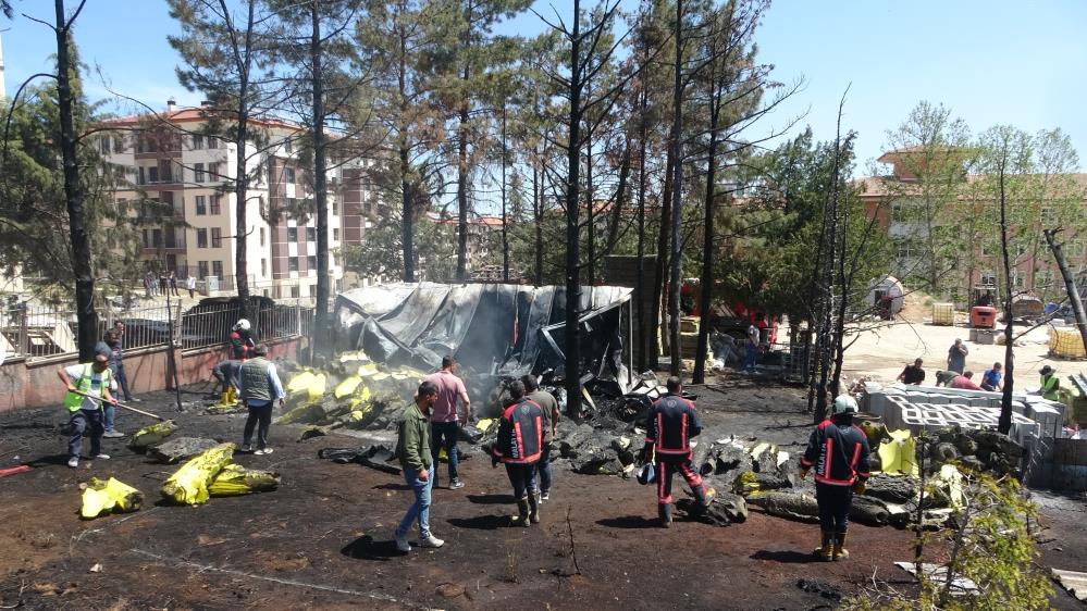 Malatya'da Şantiyede Çıkan Yangın Panik Yarattı