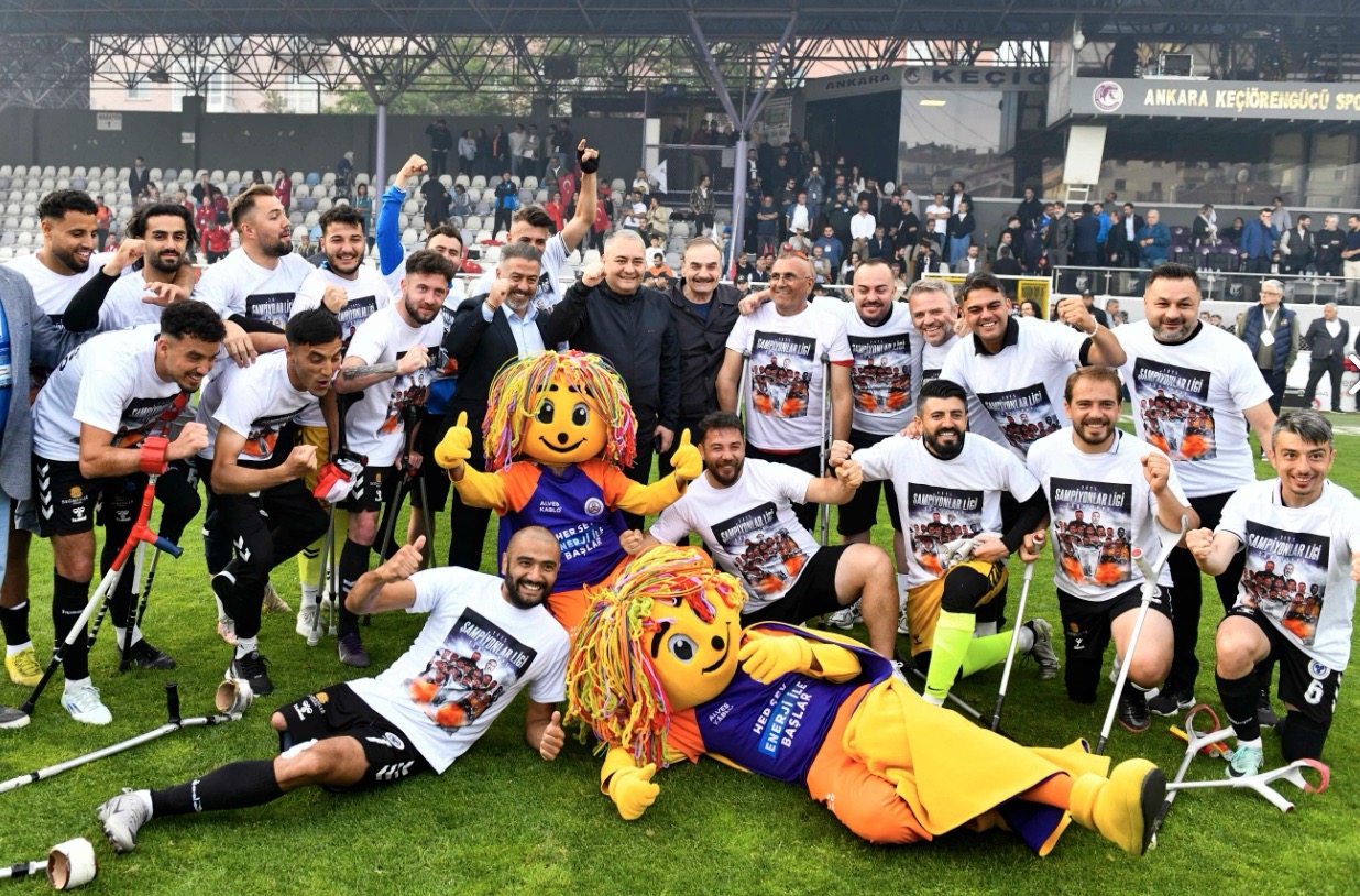 Mansur Yavaş’tan Şampiyon Ampute Futbol Takımı’na Tebrik