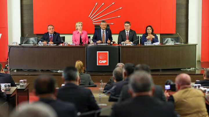 Özgür Özel Belediye Başkanlarıyla Bir Araya Geldi