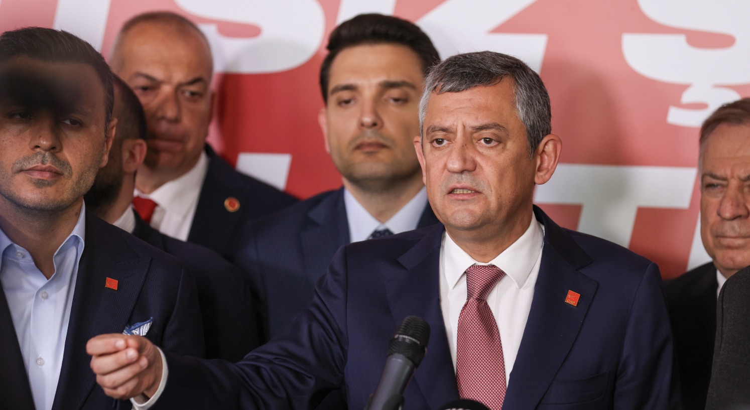 Özgür Özel'den Sert Mesaj: 