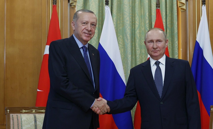 Putin'den İstanbul'da Barış Görüşmesi Teklifi