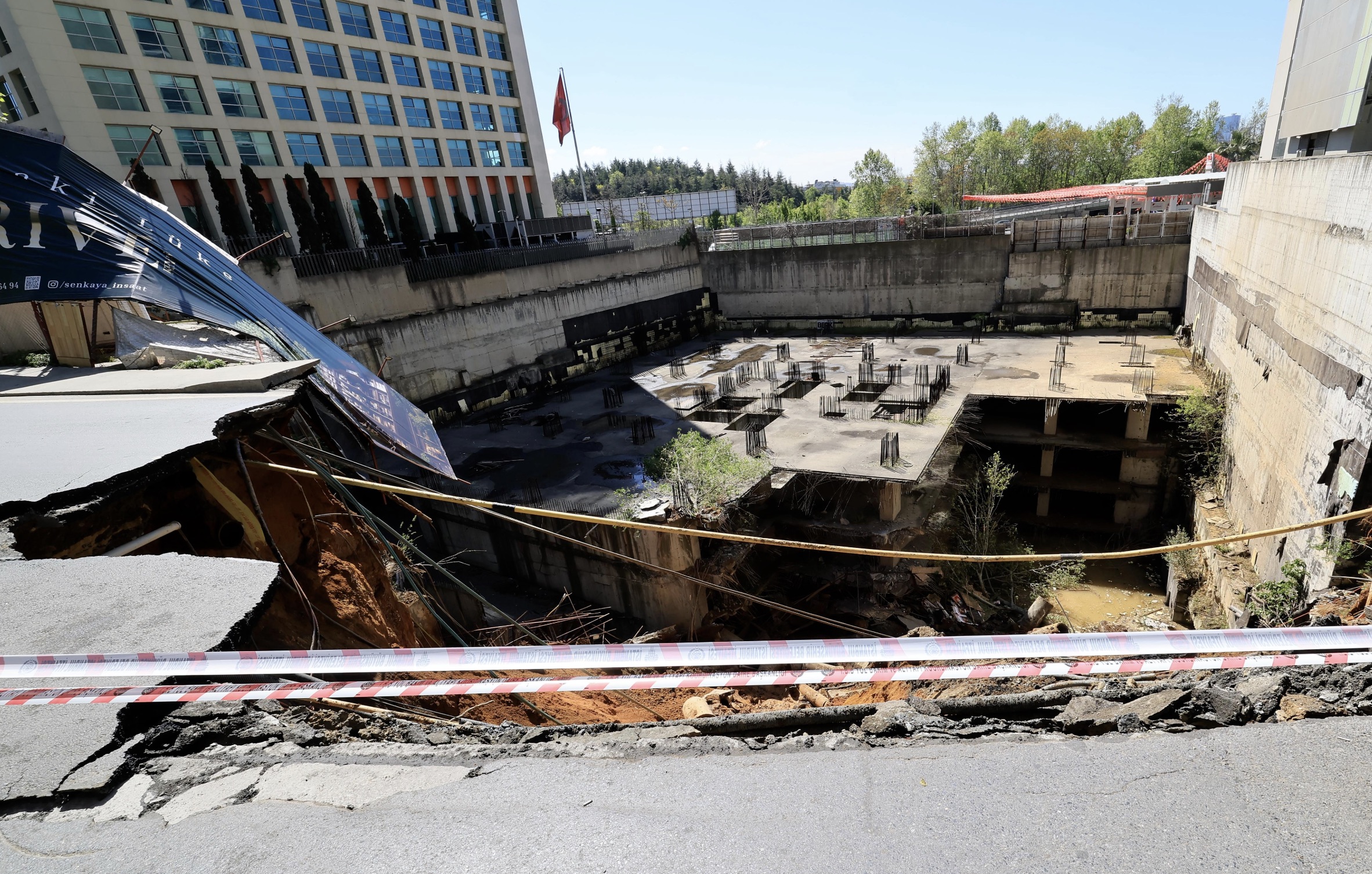 Sarıyer Maslak’ta Yol Çöktü: İBB Ekipleri Acil Müdahale Başlattı