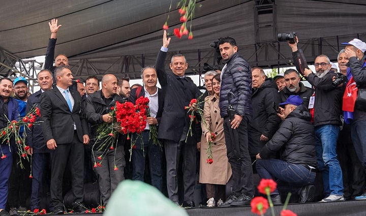 Taksim’e Yürümek İsteyen Gençlere Polis Engel Oldu