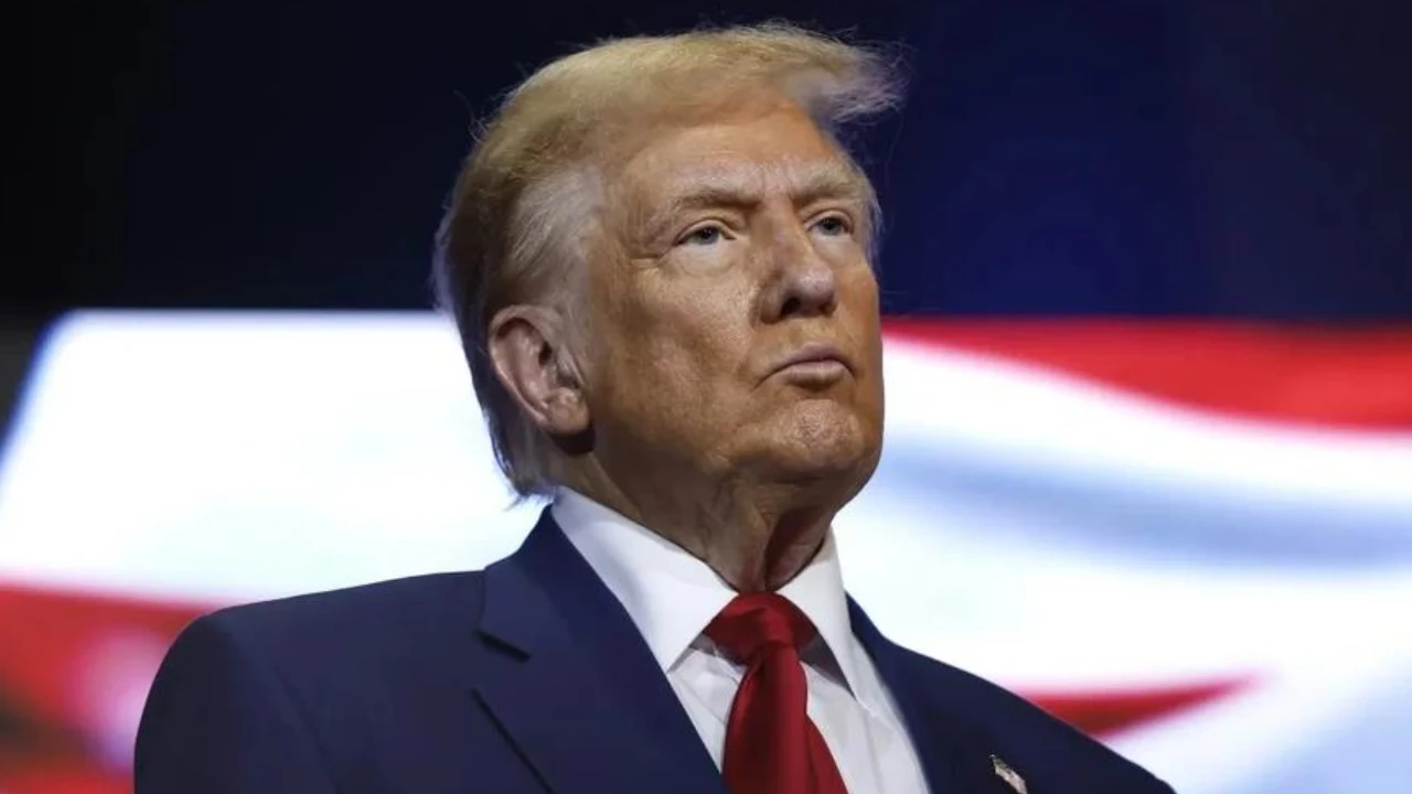  Trump’tan Akıllı Telefonlara Gümrük Şoku: Apple ve Samsung’a Vergi Kıskacı!