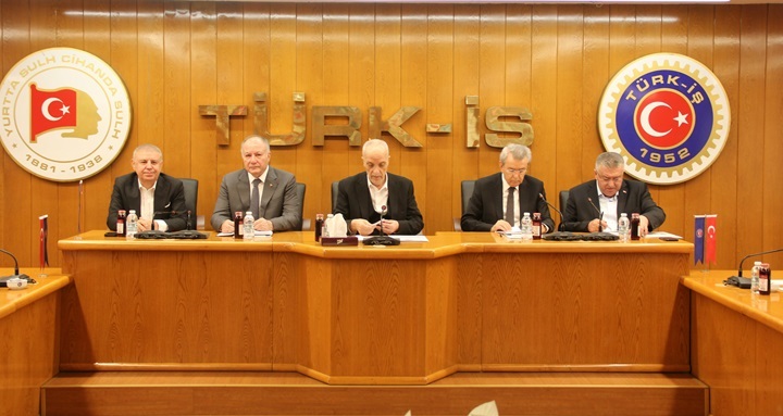 TÜRK-İŞ: Yönetmelik Değişmezse Masaya Oturmayız