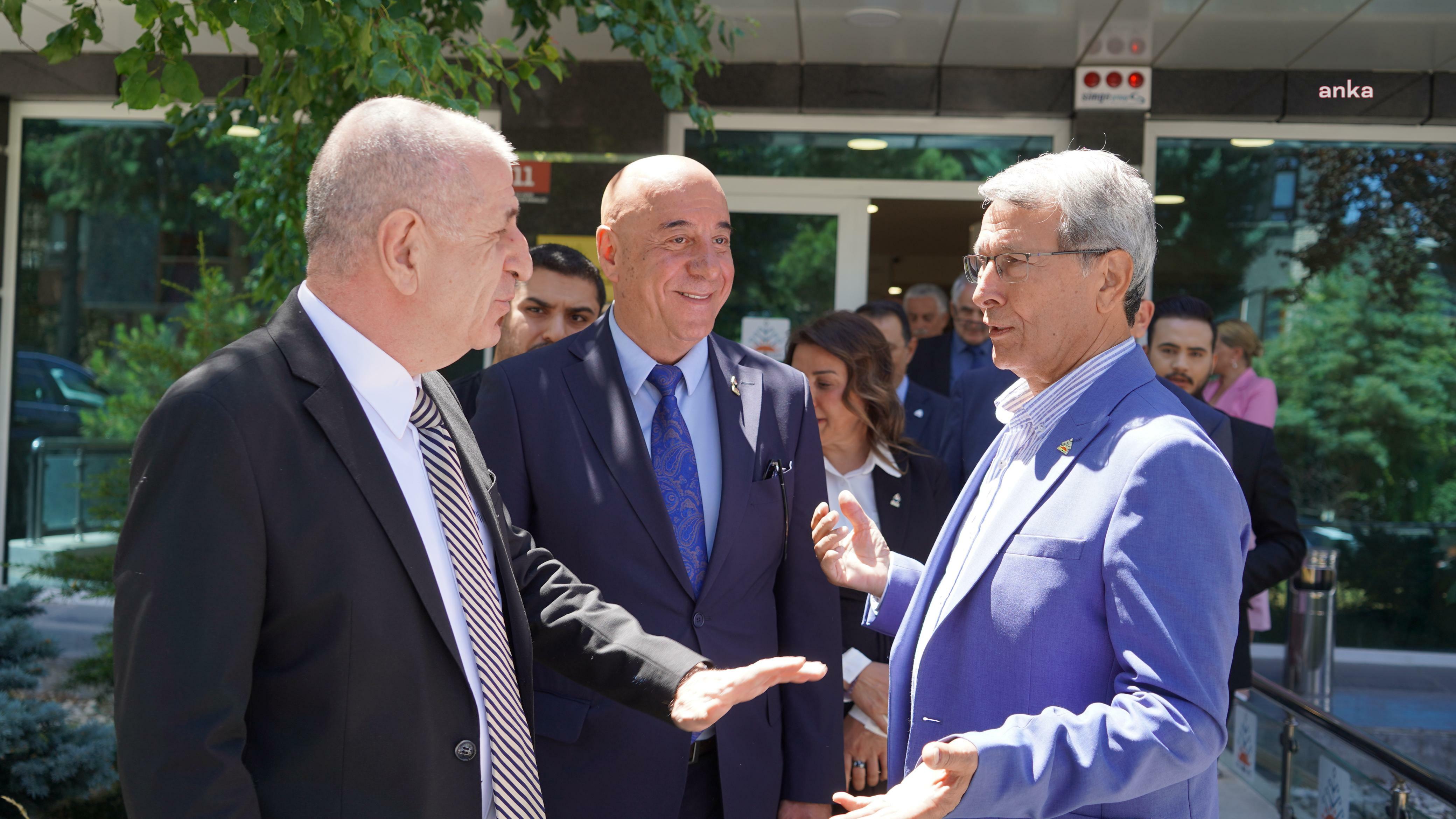 Ümit Özdağ’dan Çifte Eleştiri: Sessizlik Askerde de Yangında da 